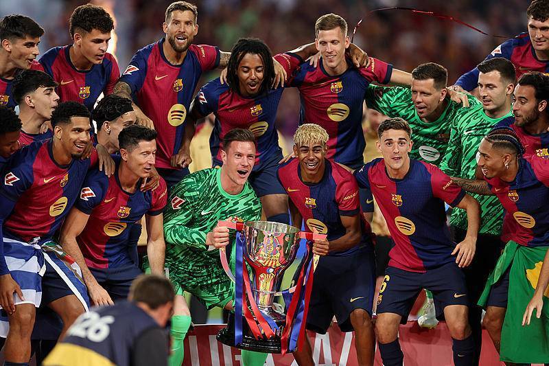 和平风起，我就是风向！2025和平精英PSI总决赛暨空投节刺激之夜年度潮流大秀三亚完美收官