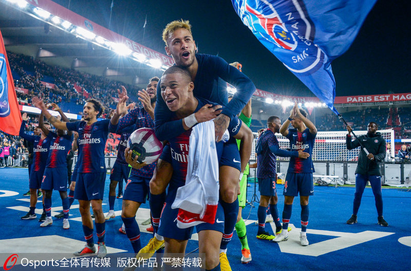 德甲巅峰对决：莱红牛主场阻击拜仁，残阵豪门遇高压考验