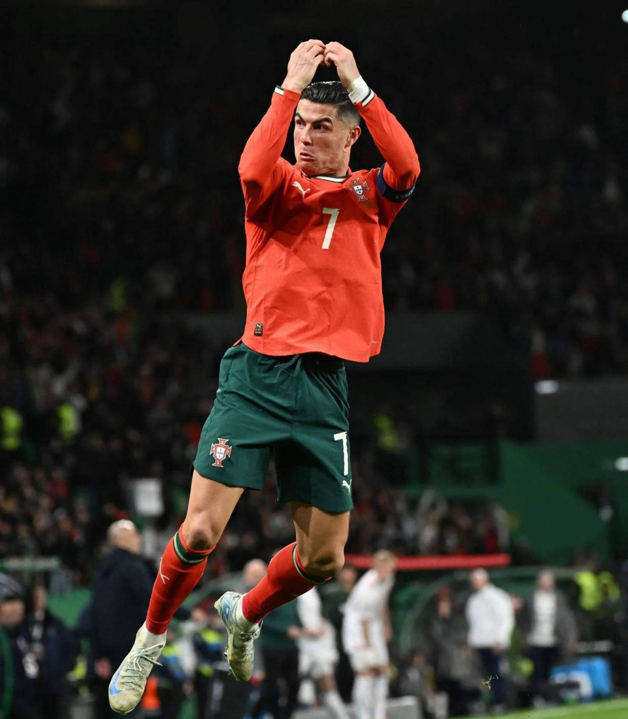 穆里尼奥回应阿莫林被曼联解雇：失败不应成为年轻教练的压力