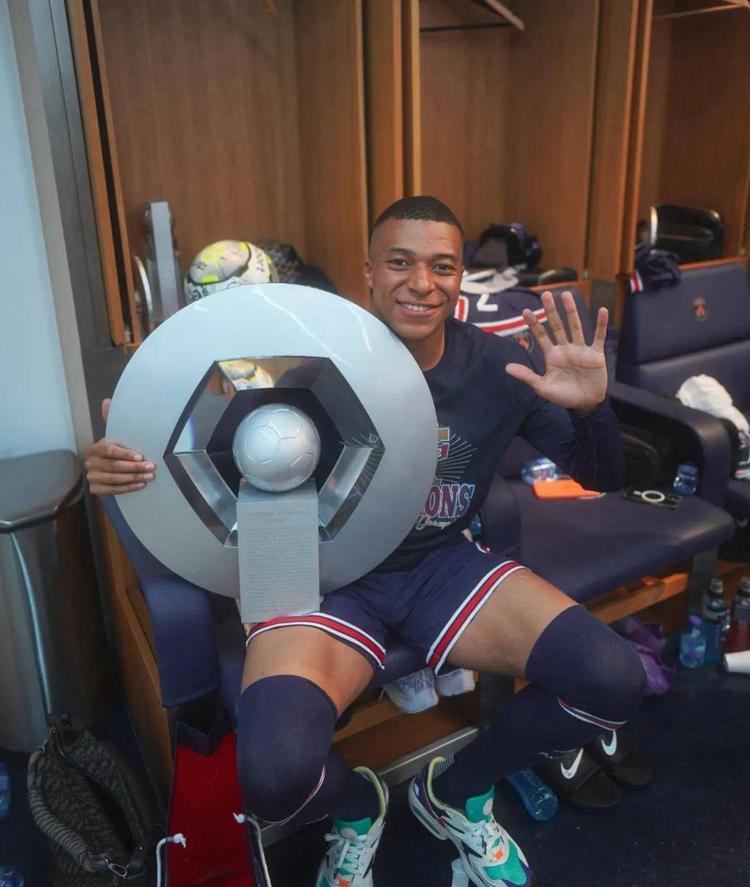 金球先生开出天价年薪，登贝莱要6000万欧，巴黎担心重蹈姆巴佩覆辙